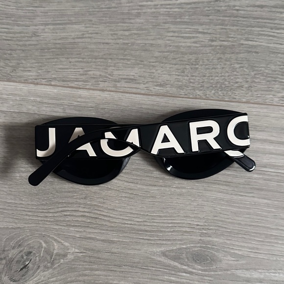 Marc Jacobs Black Classic Sunglasses - Picture 8 of 11